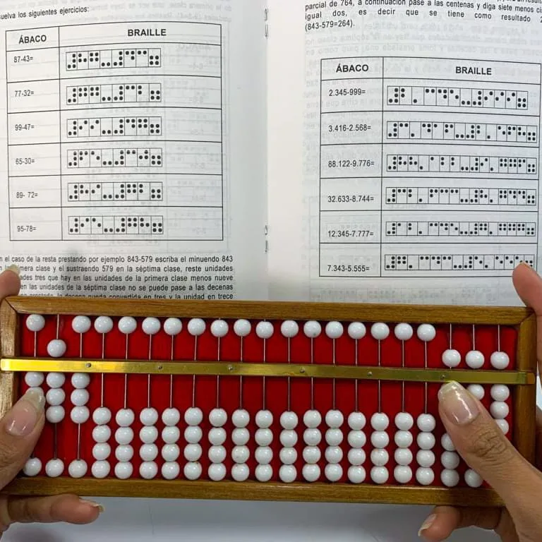Fotografía ejercicio de operaciones en ábaco