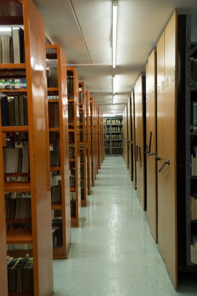 Fotografía Pasillo del archivo de la Biblioteca Central UPN